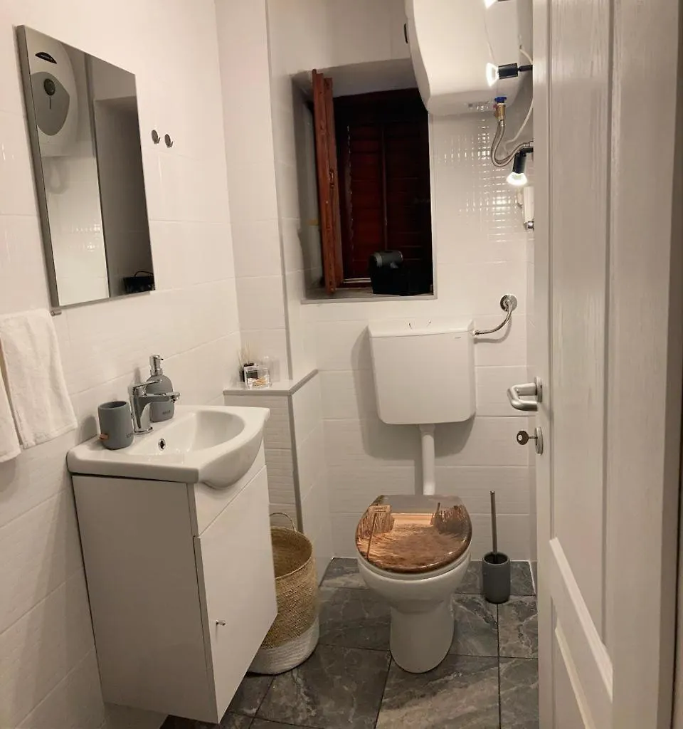 Studio Apartment Mezo Near Diocletian Palace 스플리트 0*,  크로아티아