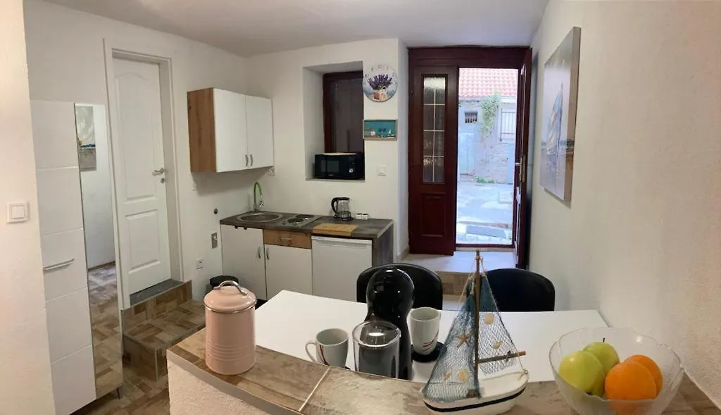 Studio Apartment Mezo Near Diocletian Palace 스플리트 0*,